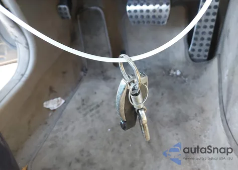 2013 Mercedes-Benz C 250 Sport z USA, uszkodzony, nr VIN WDDGF4HB8DA851415